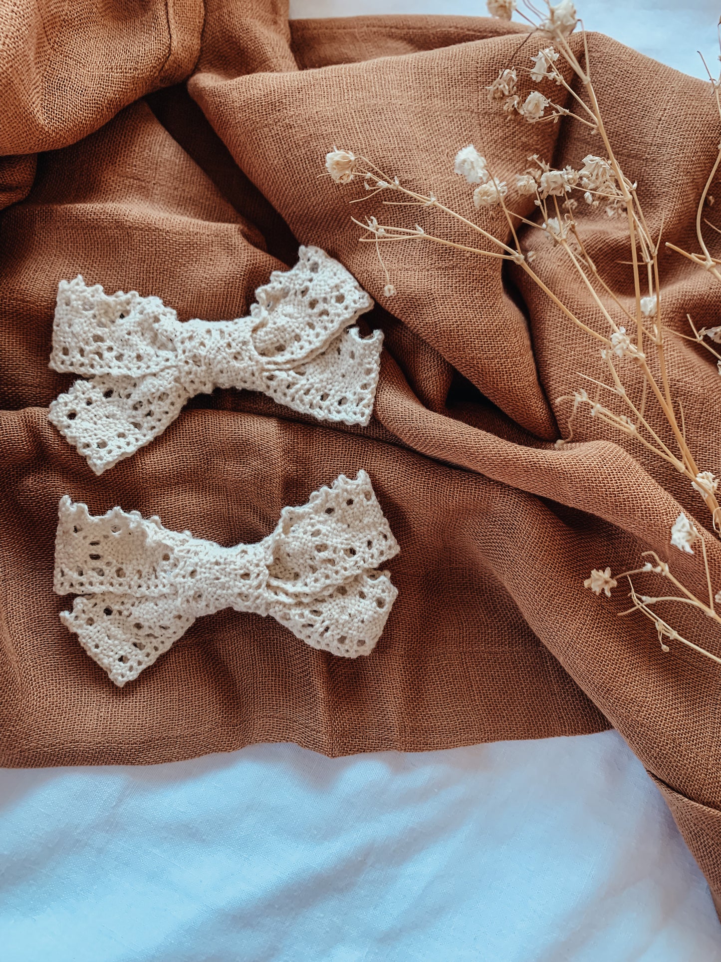 Cream Lace | Bow Hair Clips